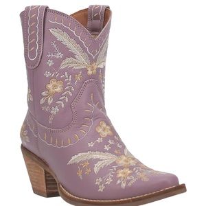 Dingo Primrose Lavender western boot. New with tags in box